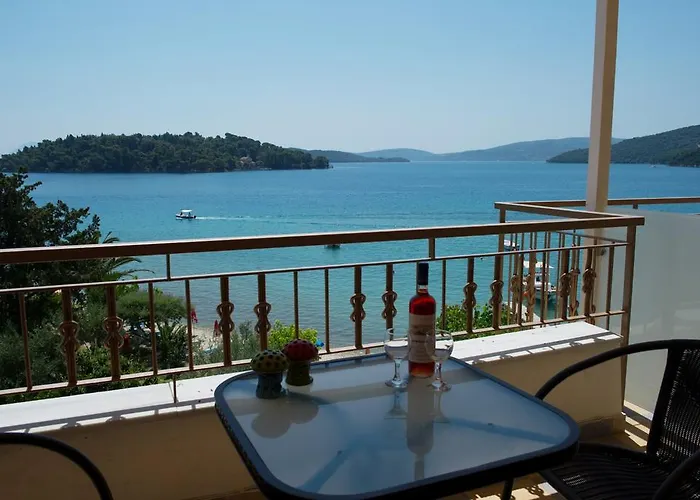 بيت ضيافة Akrogiali 3*